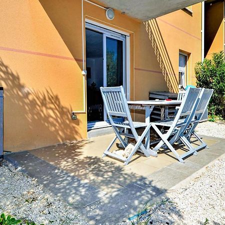 Lovely Apartment In Orange With Kitchen Exterior photo